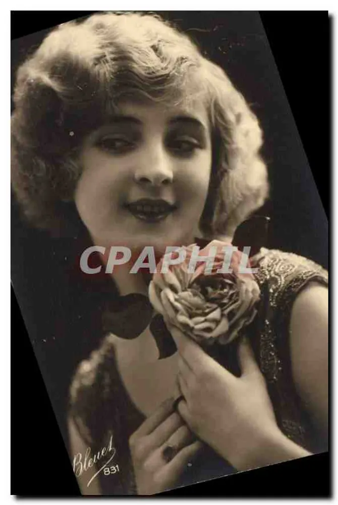 Mulher jovem sorridente — retrato — Bleuel 831 - Frente