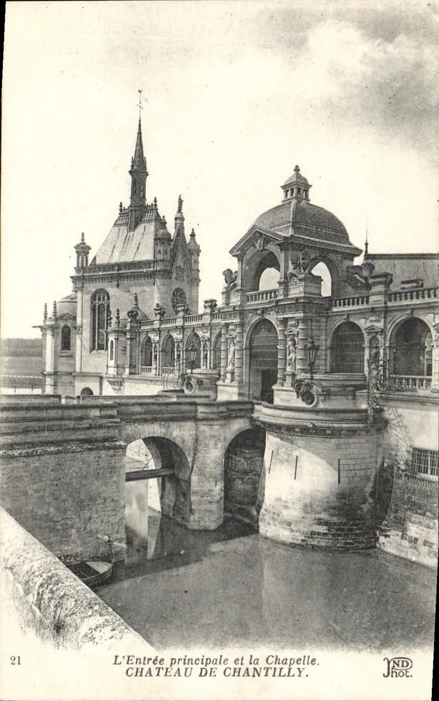 Hauptportal und Kapelle. Schloss Chantilly — JND Phot. - Vorderseite