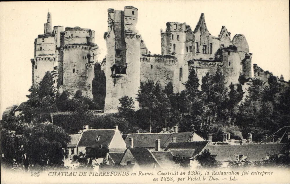 Castelo de Pierrefonds em Ruínas — Construído em 1390, restauração em 1858 por Violet, o Duque — LL, n° 225 - Frente