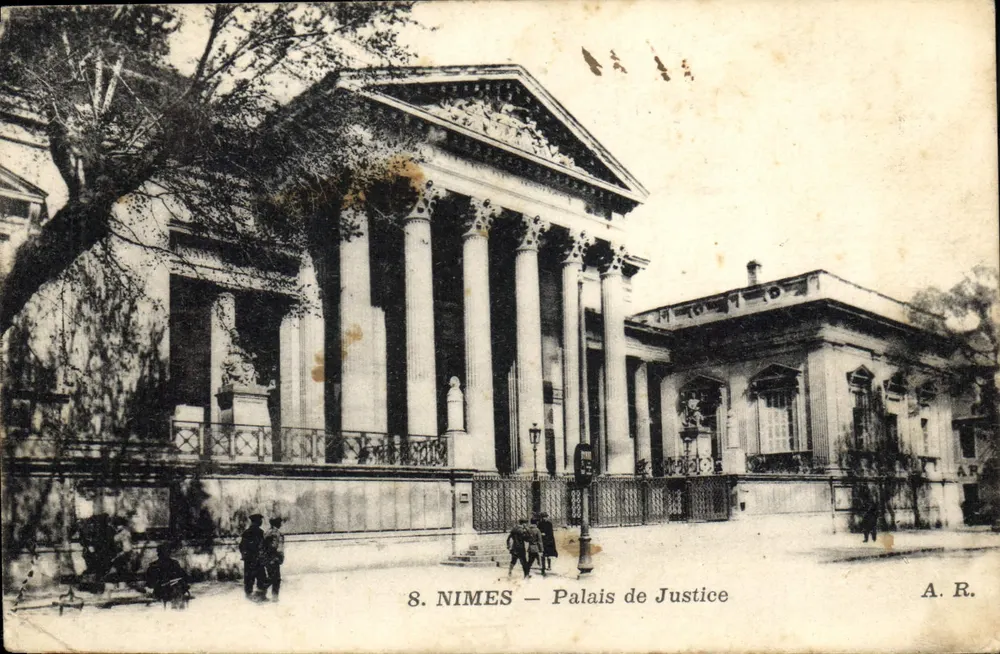 Nîmes — Palácio de Justiça — A.R. - Frente