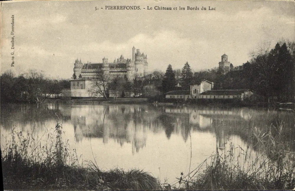 Pierrefonds - O Castelo e as Margens do Lago — Foto G. Duchos - Frente