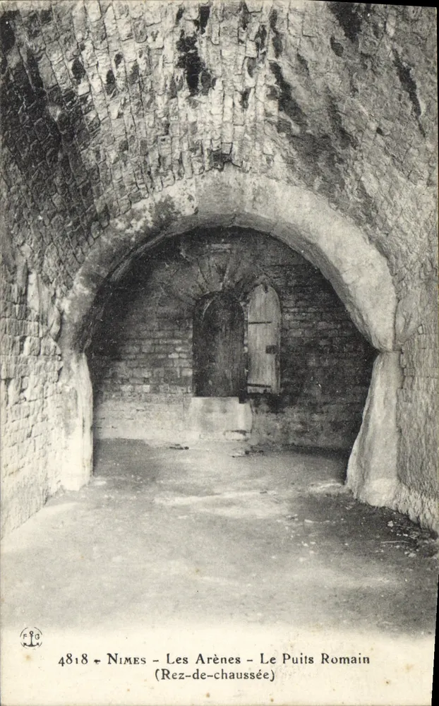 Nîmes - Die Arenen - Der römische Brunnen (Erdgeschoss) — Antike Ansichtskarte n°4818, Verlag F.G. - Vorderseite
