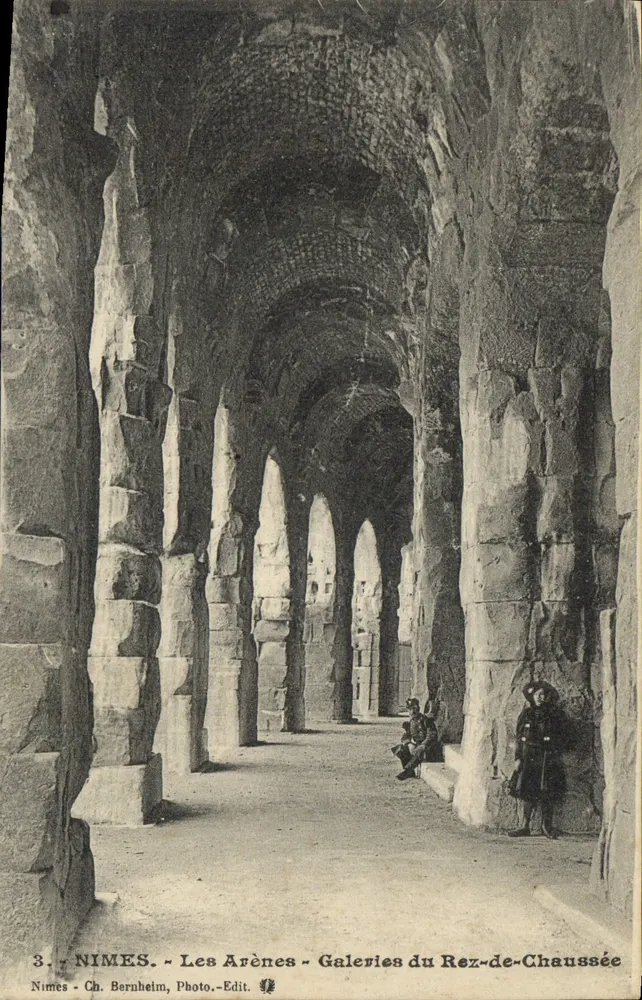 Nîmes — Die Arenen — Erdgeschoss-Galerien — Ch. Bernheim, Photo.-Edit. - Vorderseite