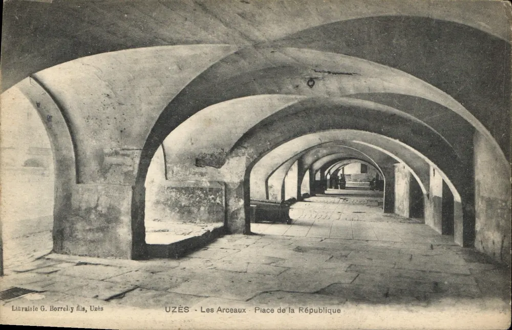UZÈS - Os Arcos - Praça da República — Livraria G. Borrel y filhos, Uzès - Frente