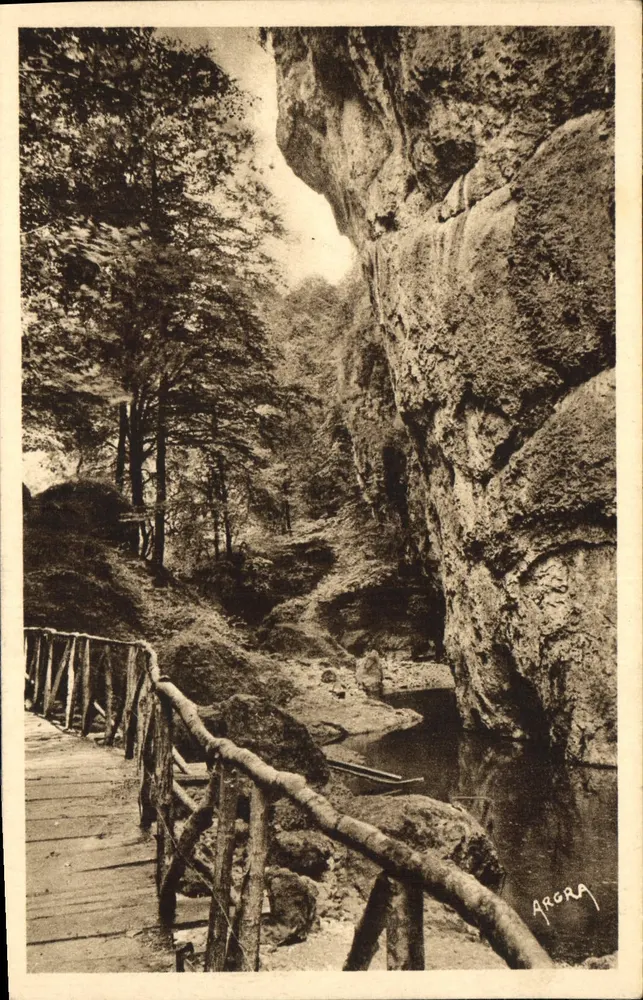 Gorges de l'Argron — vista del sendero con pasarela de madera — editor ARGRA - Anverso