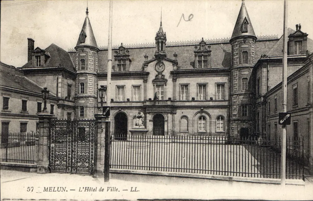 Melun — O Hôtel de Ville — LL. n°57 - Frente