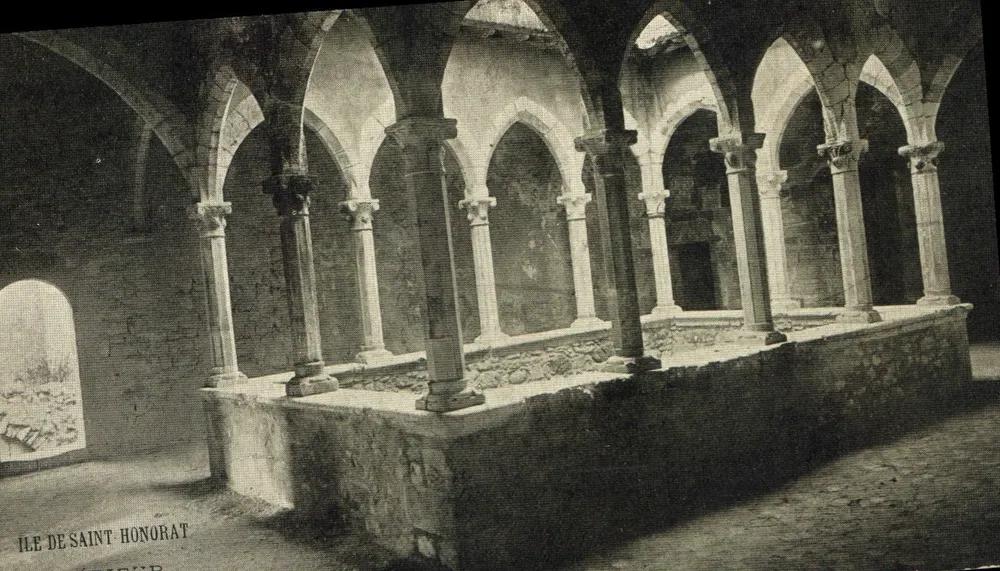 Ilha de Saint Honorat — Vista do claustro — Impressora Van Uickel, Cannes - Frente