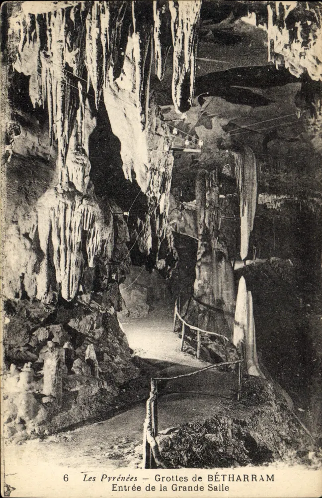 Die Pyrenäen — Höhlen von BÉTHARRAM — Eingang zur Großen Halle - Vorderseite