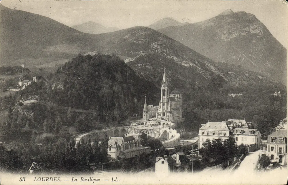 Lourdes — A Basílica — LL. — N° 33 - Frente