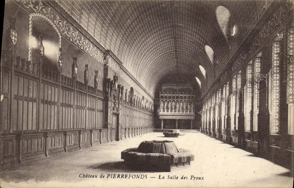 Schloss PIERREFONDS — Die Halle der Ritter - Vorderseite