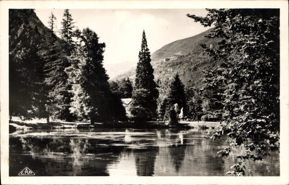 Luchon - Les Quinconces — vista do lago — editor C.A.A. - Frente