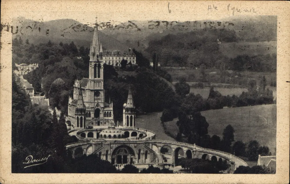 De Basiliek gezien van voren — Lourdes — Uitgever P. Douzet, n°6 - Voorkant