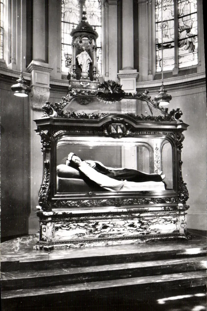 Schrein des Kindes Jesu — Carmel von Lisieux — Statue der lachenden Jungfrau - Vorderseite