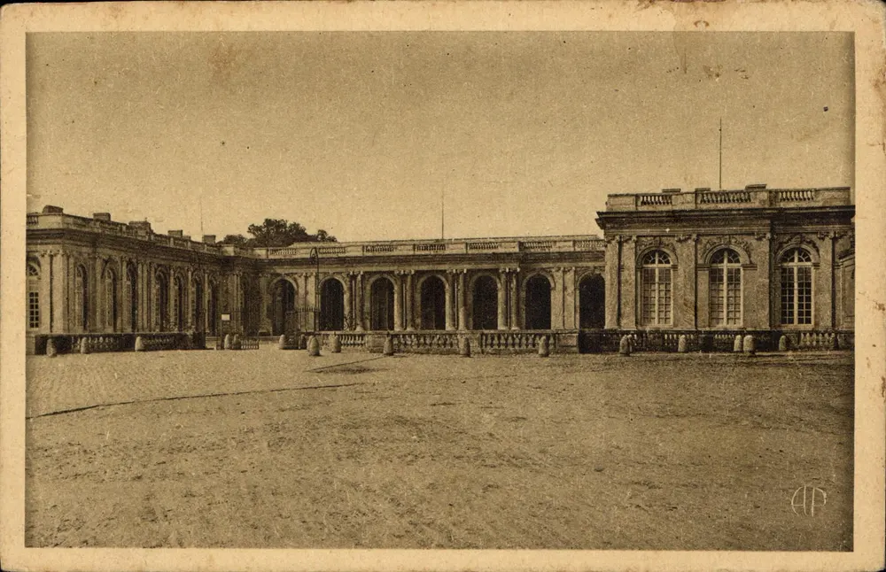 Versailles — Palácio do Grande Trianon — Editora E. Papeghin, Paris - Frente