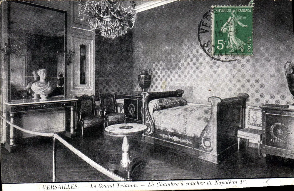 Versailles — Le Grand Trianon — Das Schlafzimmer Napoleons I. - Vorderseite