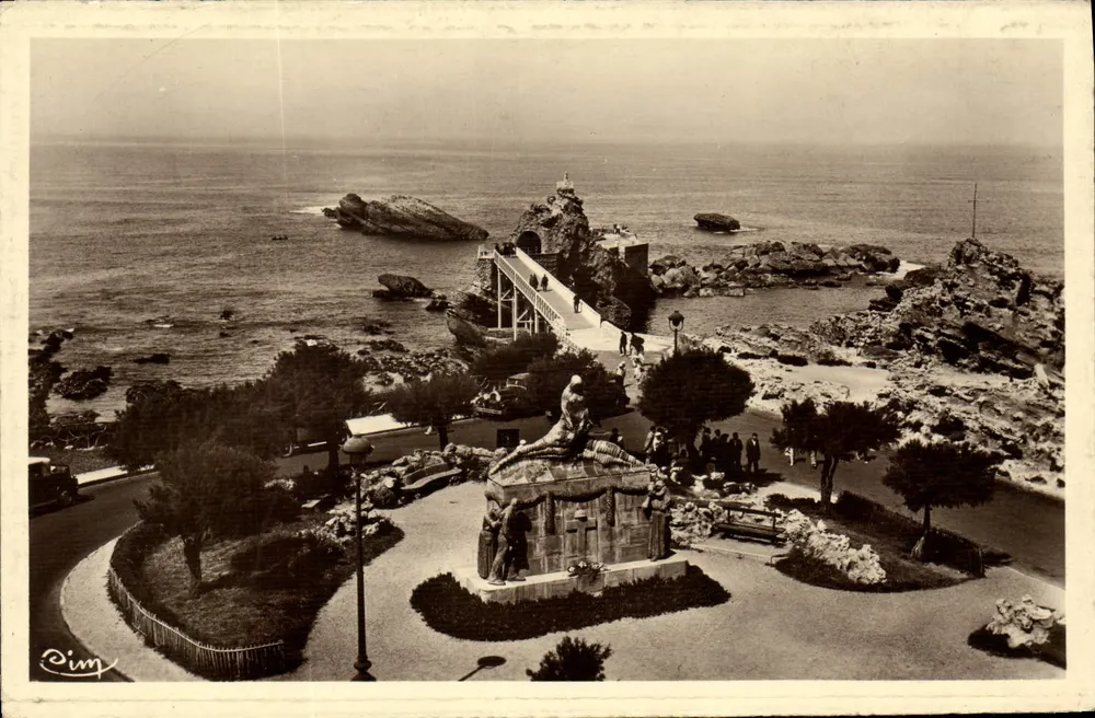 O Rocher de la Mère — Biarritz — Fot. Olier Valcon - Frente