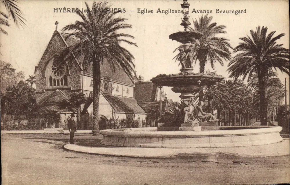 Hyères-les-Palmiers — Anglikanische Kirche und Fontäne auf der Avenue Beauregard - Vorderseite