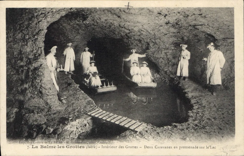 La Balme-les-Grottes (Isère) — Innere der Höhlen — Zwei Karawanen auf einer Wanderung am See — Verlag H. Bonhomme, Nr. 7 - Vorderseite