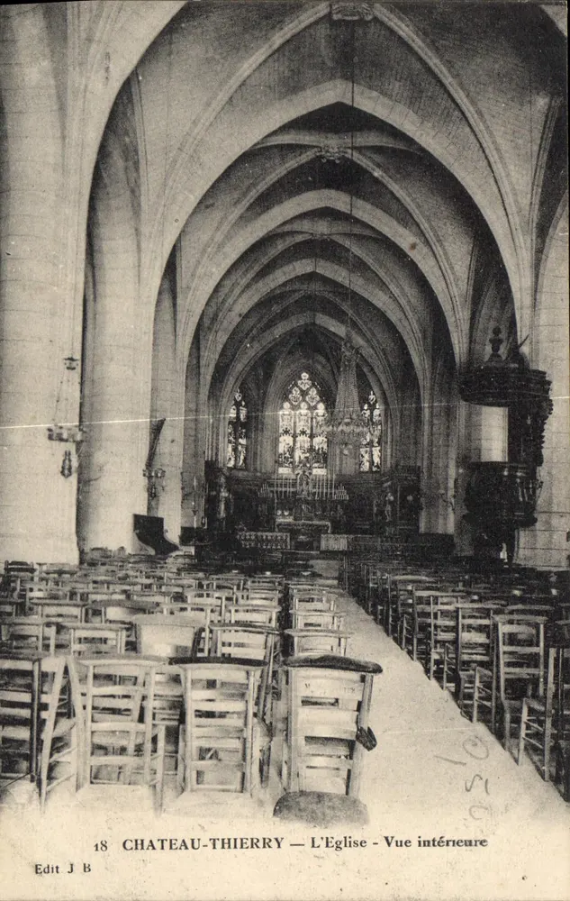 Château-Thierry — A Igreja - Vista interior — Edit J B - Frente