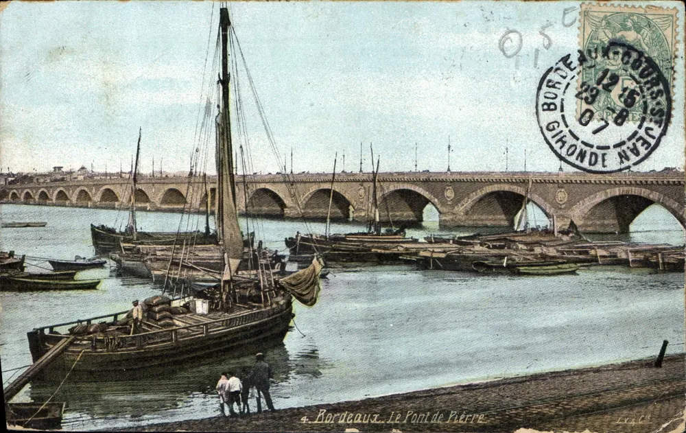 Bordeaux. O Ponte de Pierre — vista do porto com barcos — editor L. VAC - Frente