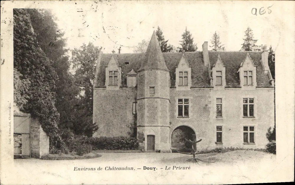 Arredores de Châteaudun — Douy — Le Prieuré — Editor: Léopold Lattesald, Châteaudun - Frente