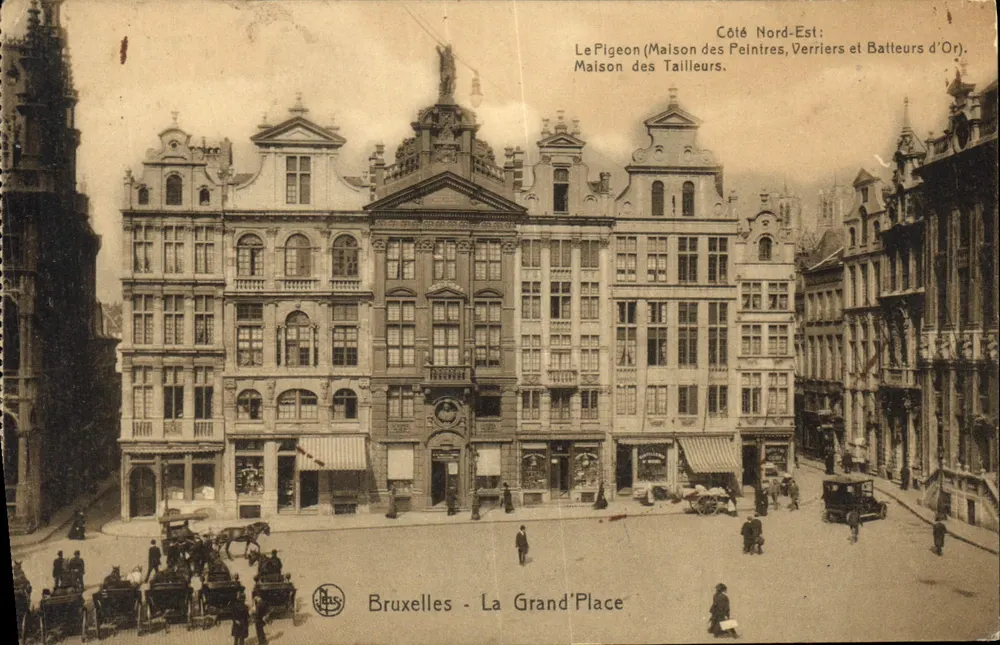 Bruxelas - A Grand'Place — Lado Nordeste: O Pombinho (Casa dos Pintores, Vidreiros e Batelões de Ouro) — Ed. Nels, Bruxelas - Frente