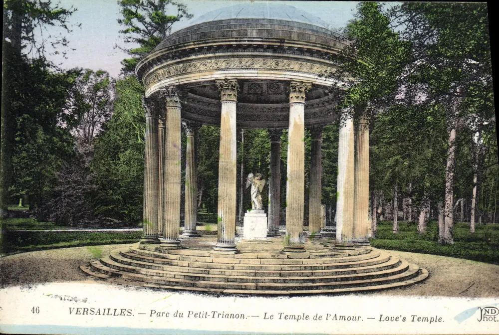 Versailles — Park des Petit-Trianon — Tempel der Liebe — Tempel der Liebe - Vorderseite