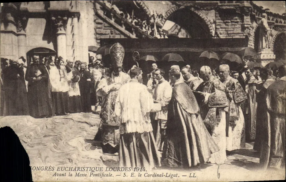 Eucharistischer Kongress Lourdes 1914 — Vor der Pontifizialmesse — Seine Eminenz der Kardinal-Legat — LL - Vorderseite