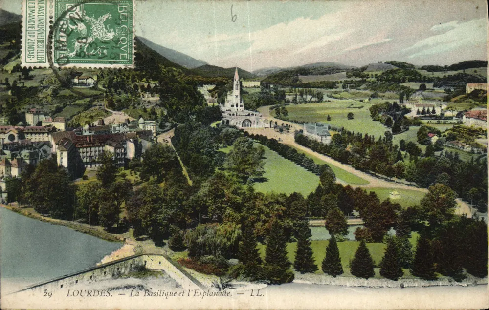 Lourdes — A Basílica e a Esplanada — LL. - Frente