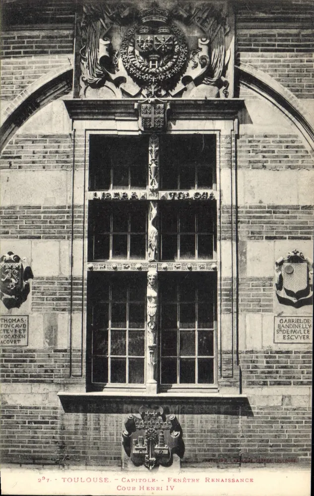 Toulouse - Capitole - Janela Renascentista Cour Henri IV — Fotógrafo L. Carrez, Toulouse - Frente