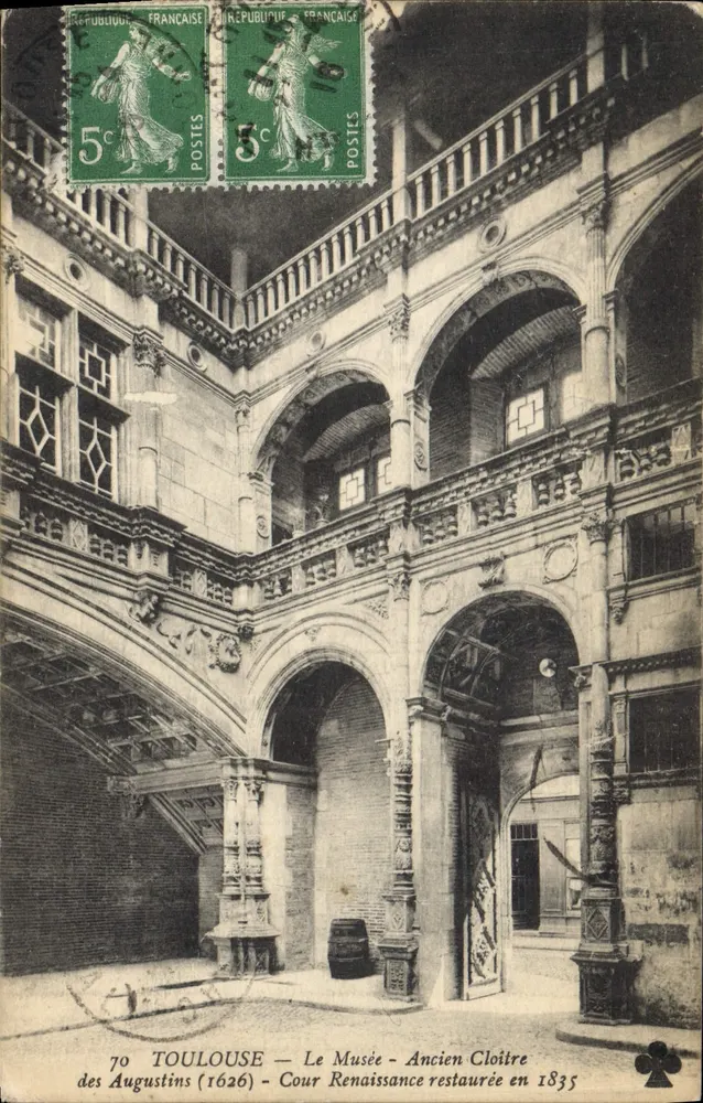Toulouse — Das Museum — Ehemaliger Augustiner-Klosterhof (1626) — Renovierte Renaissancehof 1835 - Vorderseite