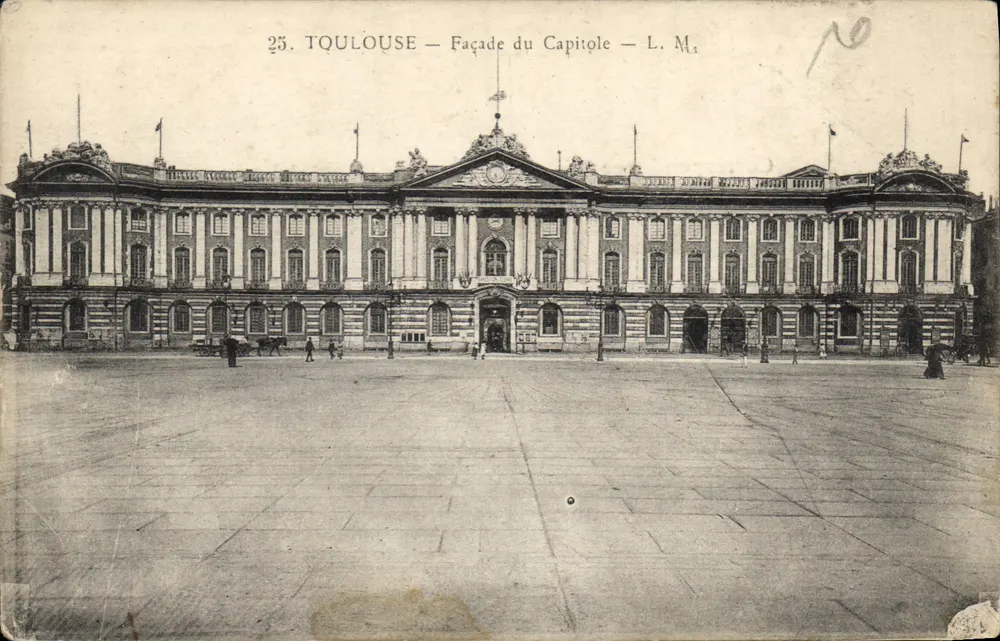 Toulouse — Fachada do Capitólio — L. M. - Frente
