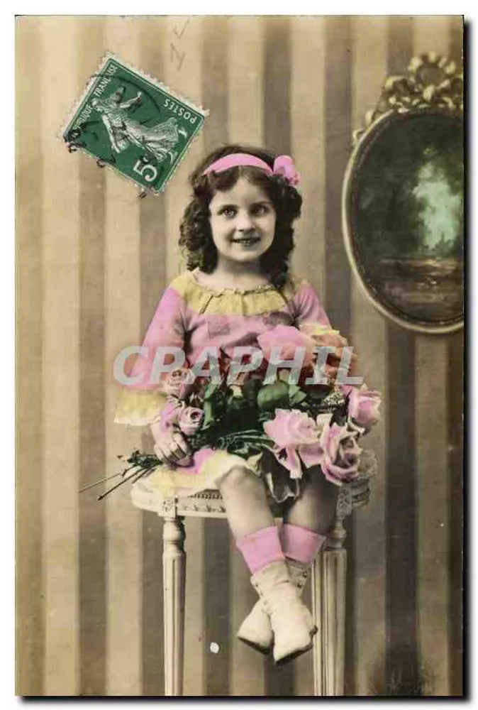 Menina pequena com vestido rosa — com buquê de rosas — selo postal francês de 5 centavos - Frente