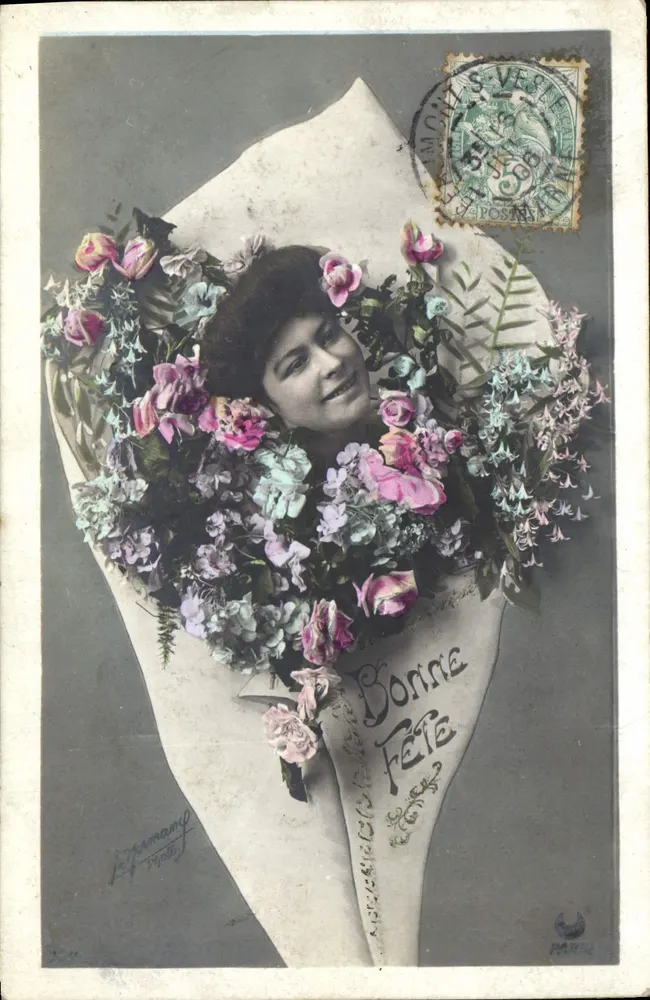 Frau in einem Blumenstrauß — Frohe Geburtstagskarte — Lepamamf, Paris - Vorderseite
