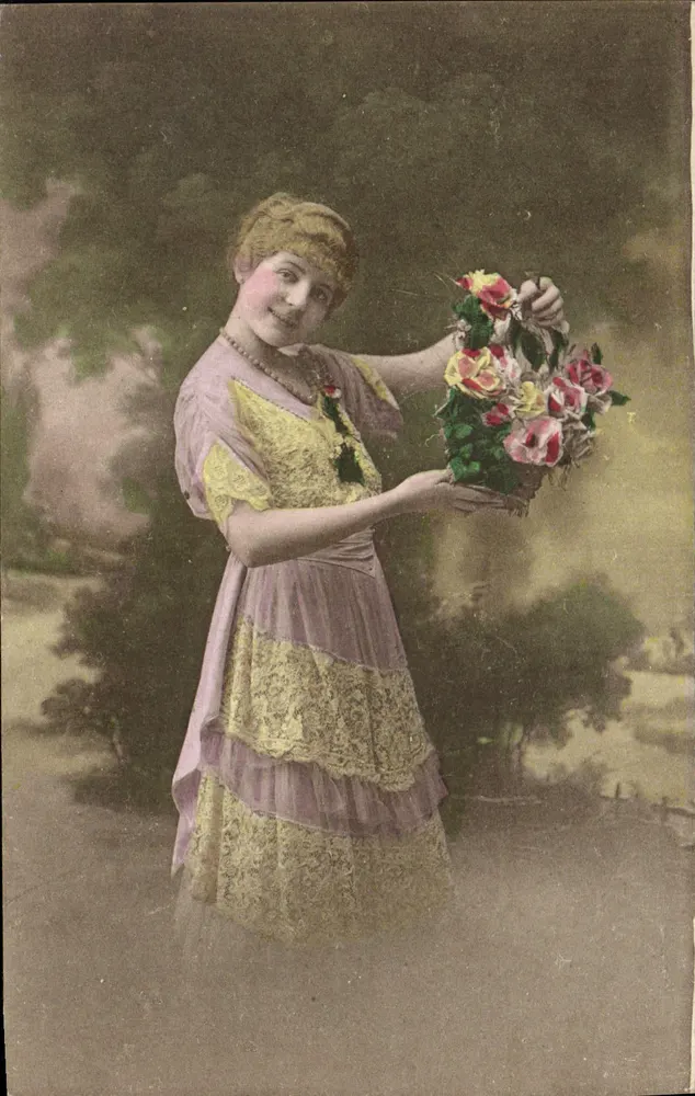 Jovem mulher em vestido de renda segurando um buquê de rosas — Joy & E. L. Daboy, Paris - Frente