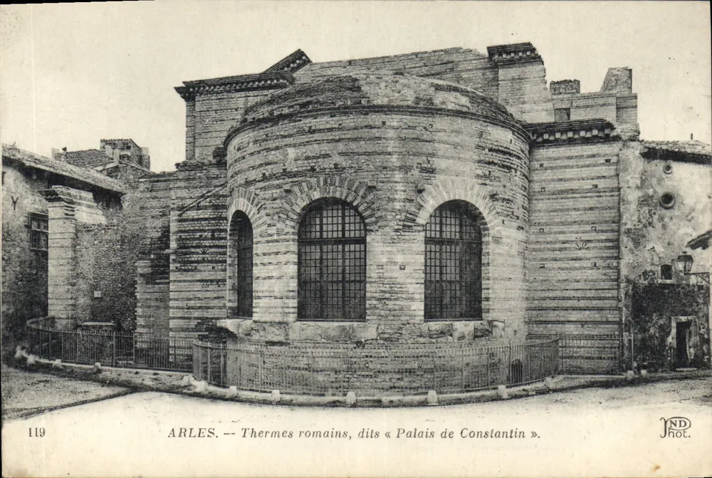 Arles — Termas Romanas, chamadas « Palácio de Constantino » — JND Fot. - Frente