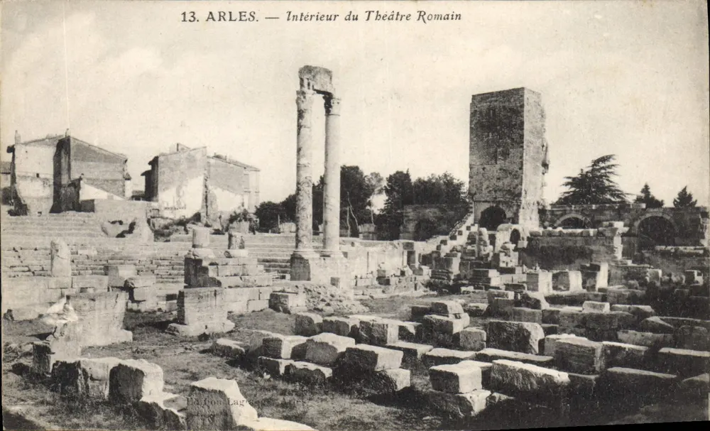 Arles — Interior do Teatro Romano — Edição Lagages - Frente