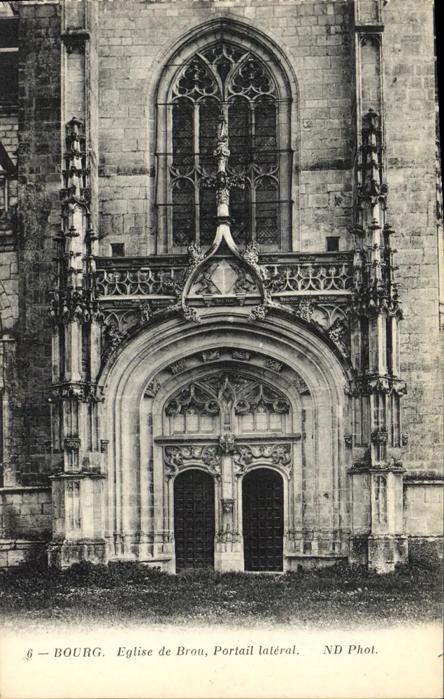 Bourg. Igreja de Brou, Portal lateral — ND Phot. - Frente