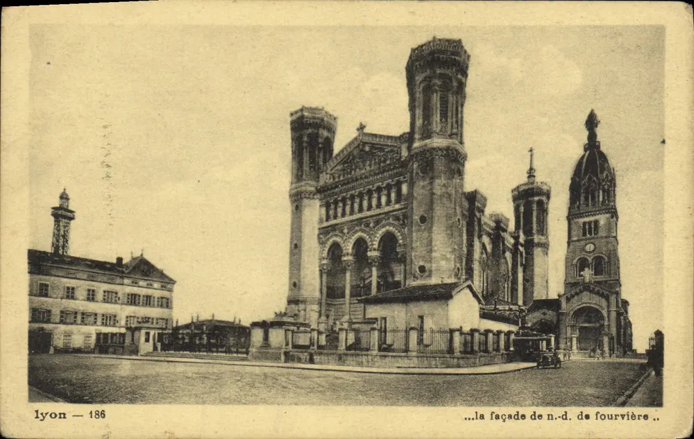Lyon — a fachada de N.D. de Fourvière — Lyon — 186 - Frente