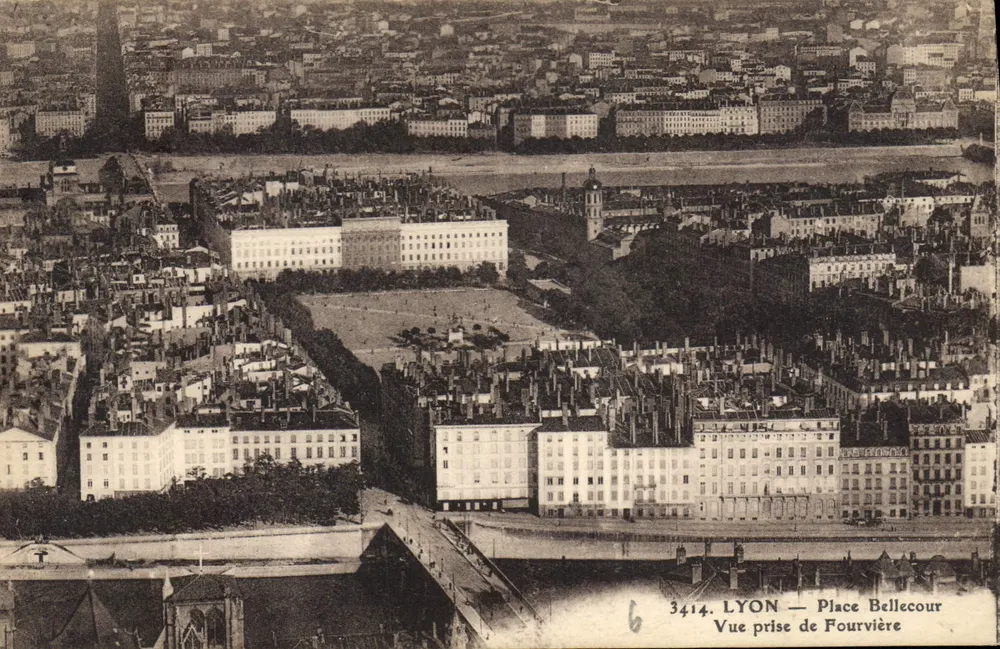 LYON — Place Bellecour — Vue prise de Fourvière - Recto