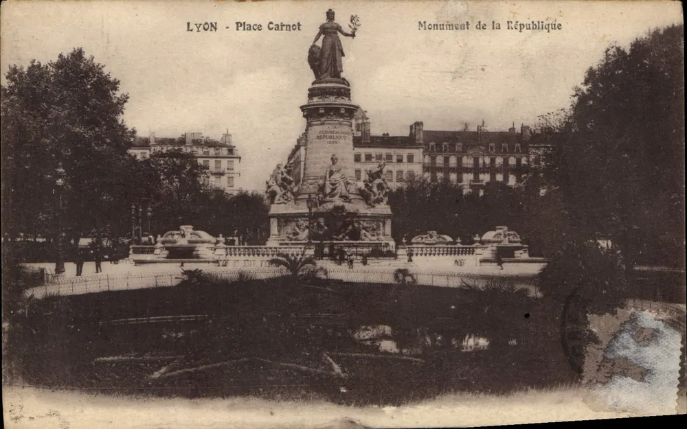 LYON - Place Carnot — Monument da República — editor não identificado - Frente