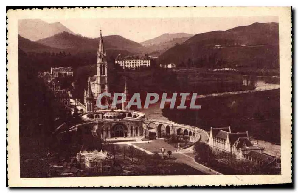 Lourdes — La Basilique vue du Château Fort P. D. — Edition P. DOUET, Lourdes - Recto