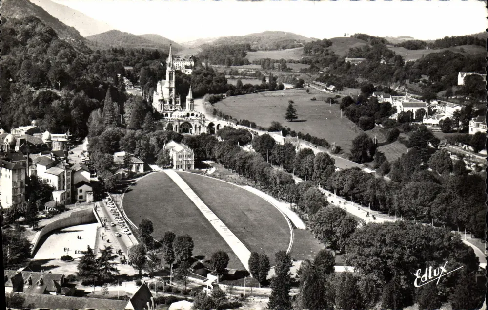 Lourdes — Basilika und Park — Edlux - Vorderseite