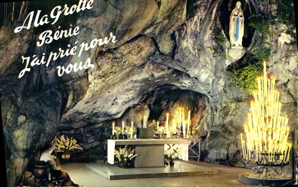 A Gruta Bendita — A Gruta Milagrosa — Ed. A. Doucet, Lourdes - Frente