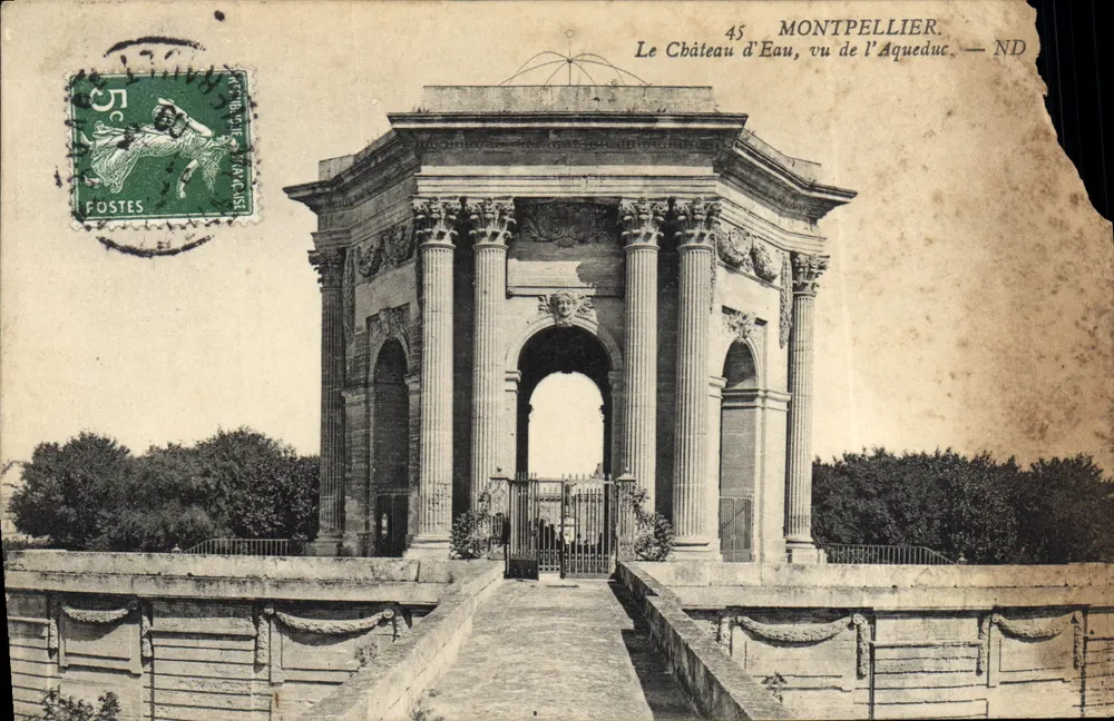 O Castelo da Água, visto do Aqueduto — Montpellier — Fostes - Frente