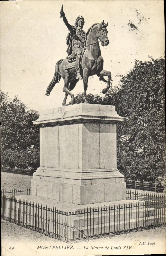 Montpellier — A Estátua de Luís XIV — ND Phot - Frente