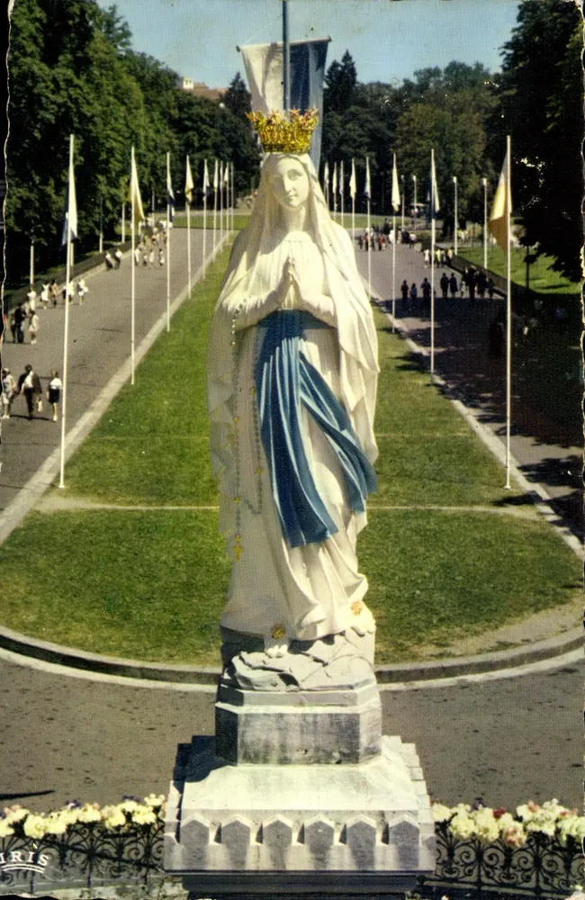 Estatua de Nossa Senhora Coroada — Lourdes — Ed. A. Doucet, n° 18 - Frente