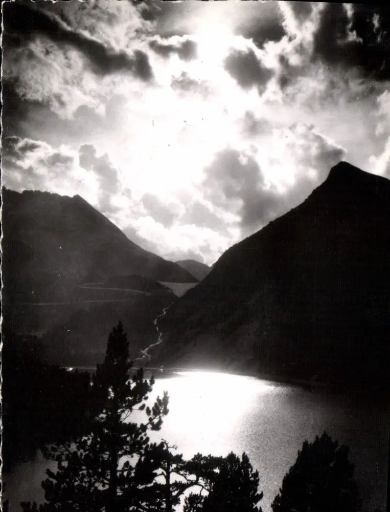 Crepúsculo sobre o Lago d'Oët — Vale da Aure (H-P) — Capvern-les-Bains - Frente
