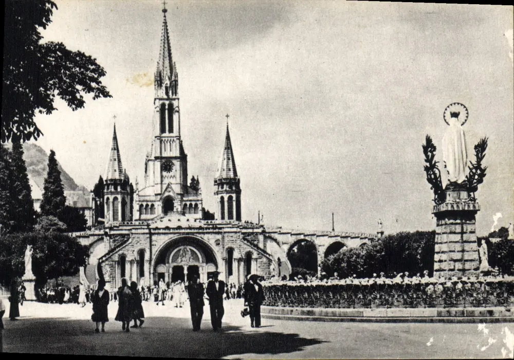 Lourdes — A Basílica — Edição Photo Qumman - Frente
