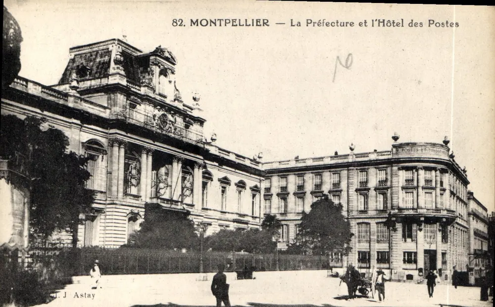 Montpellier — A Prefeitura e o Hotel das Correios — J. J. Astay, n°82 - Frente